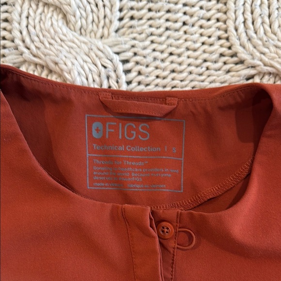 FIGS Women's Rust Top - Picture 2 of 3